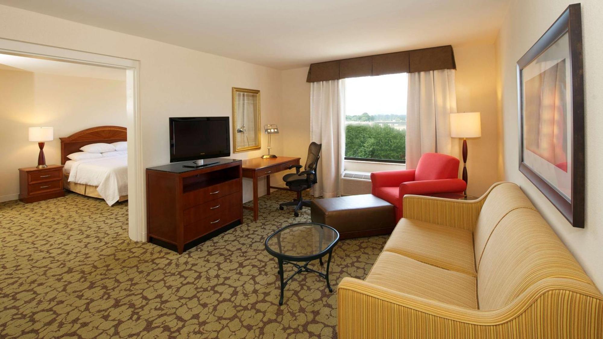Hilton Garden Inn Virginia Beach Town Center Exterior photo