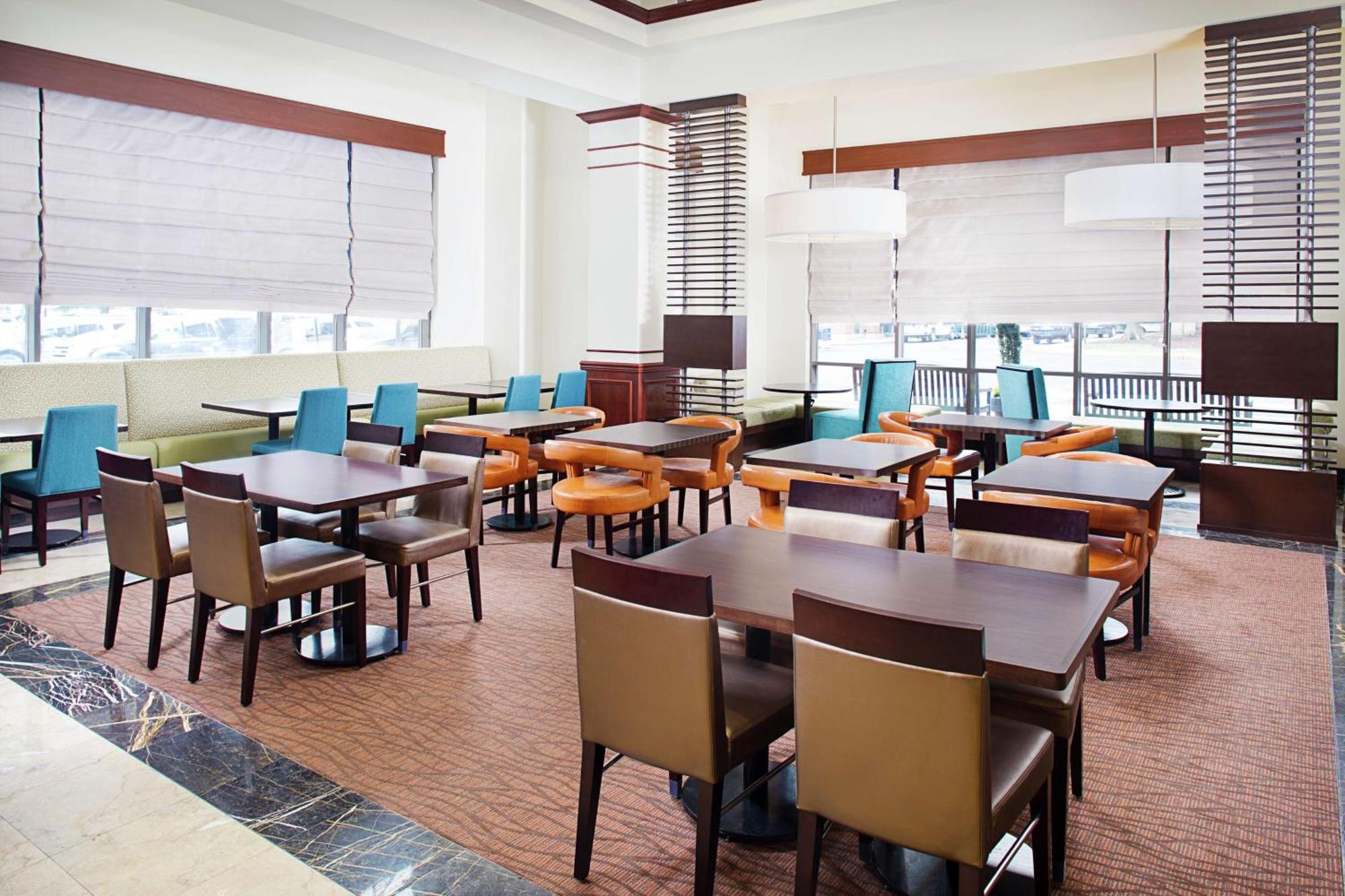 Hilton Garden Inn Virginia Beach Town Center Exterior photo