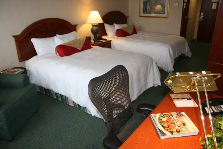 Hilton Garden Inn Virginia Beach Town Center Exterior photo