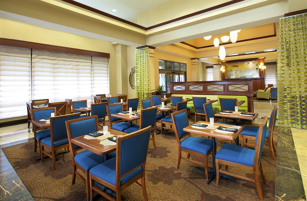 Hilton Garden Inn Virginia Beach Town Center Exterior photo