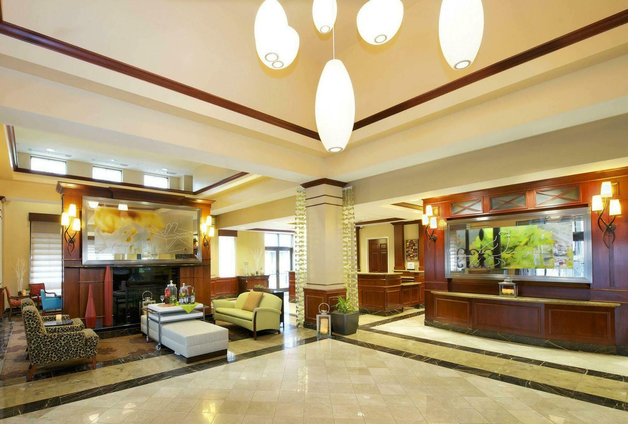 Hilton Garden Inn Virginia Beach Town Center Exterior photo